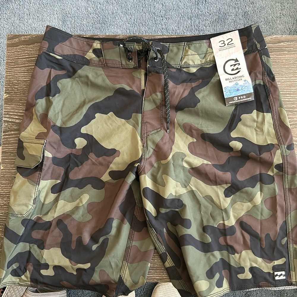 Billabong Boardshorts Men’s Size 32